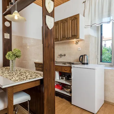 Beautiful In With Kitchen Apartment *